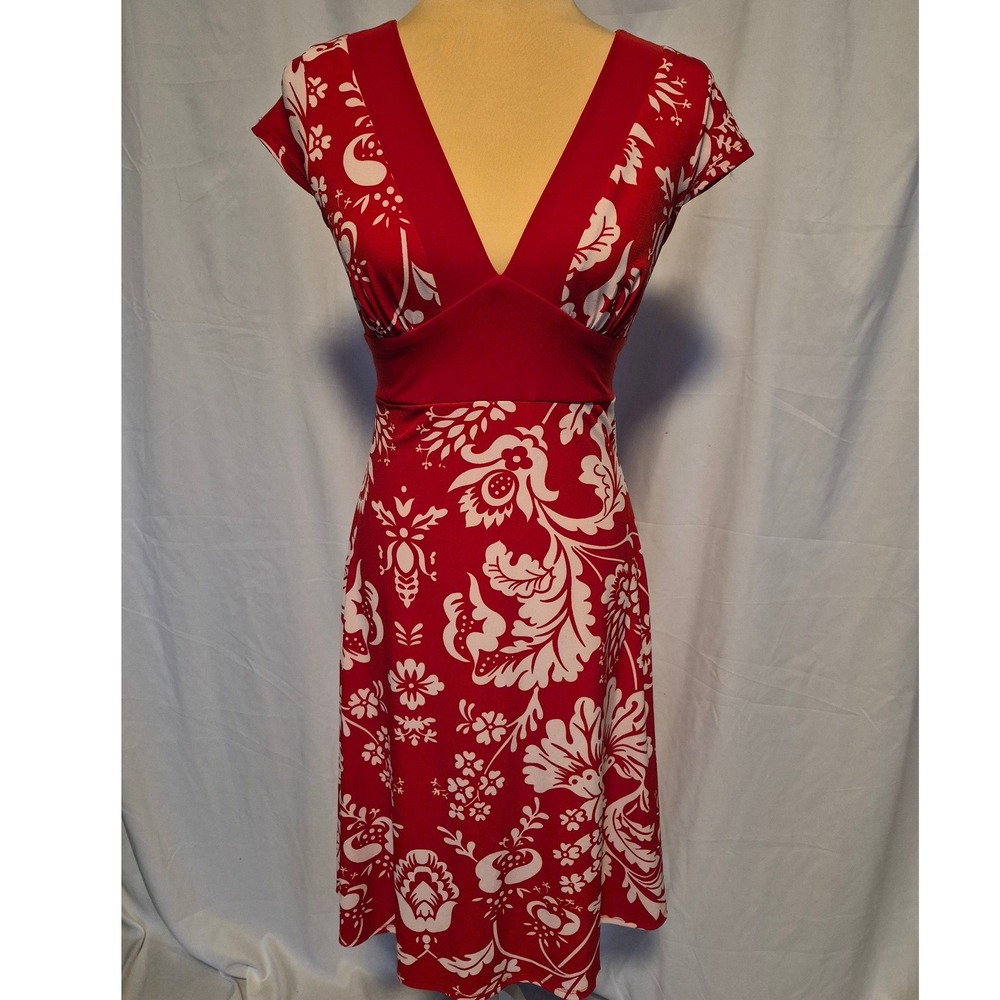 B. Smart Red White Floral Empire Waist V-Neck Keyhole Back Dress Size 7/8